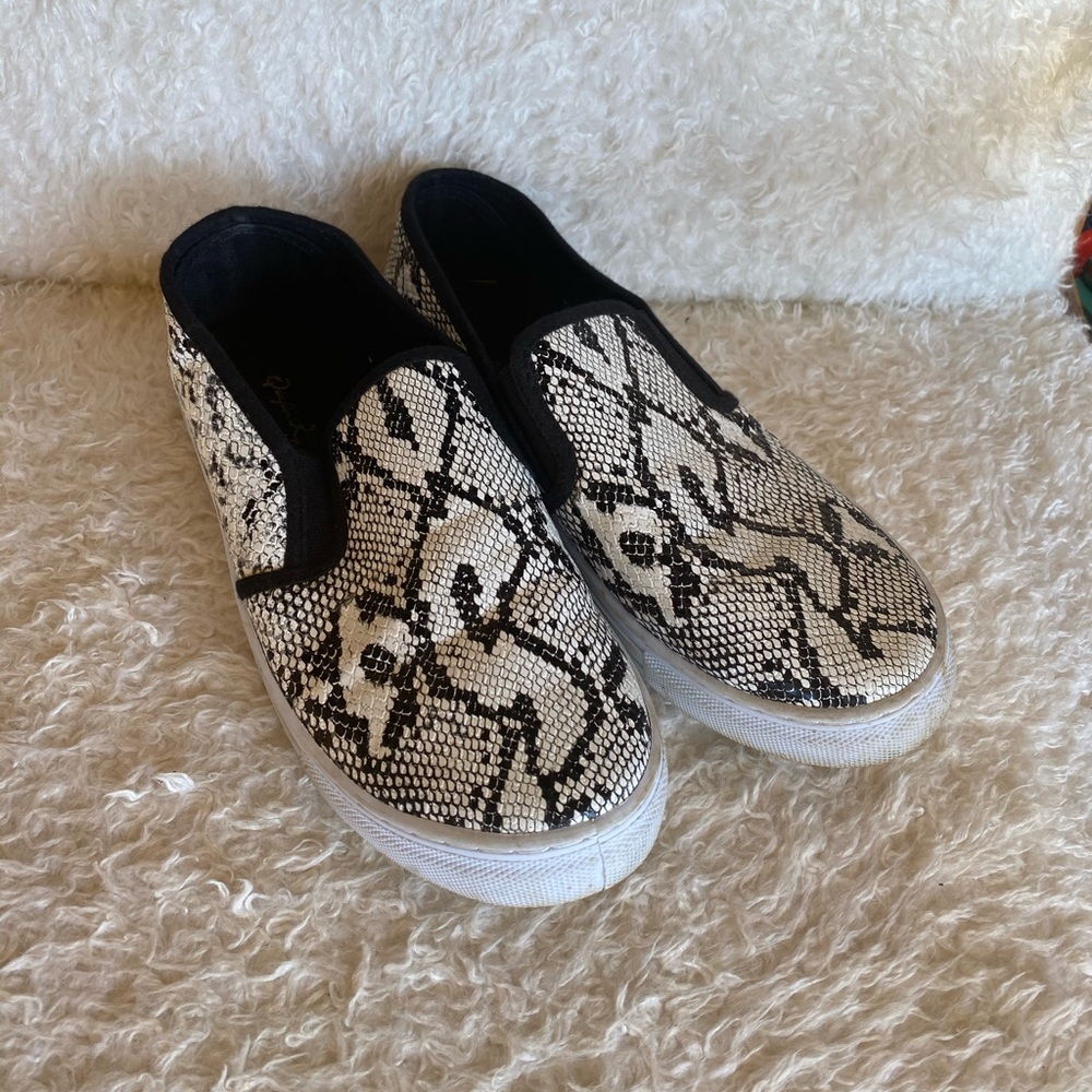 Qupid Snake print slip ons